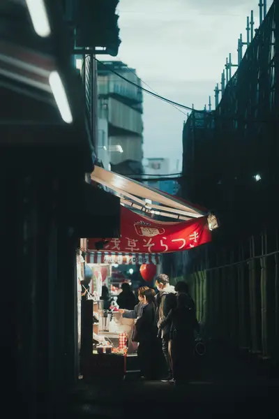 Japan Nightlife Wallpaper auf einem Smartphone